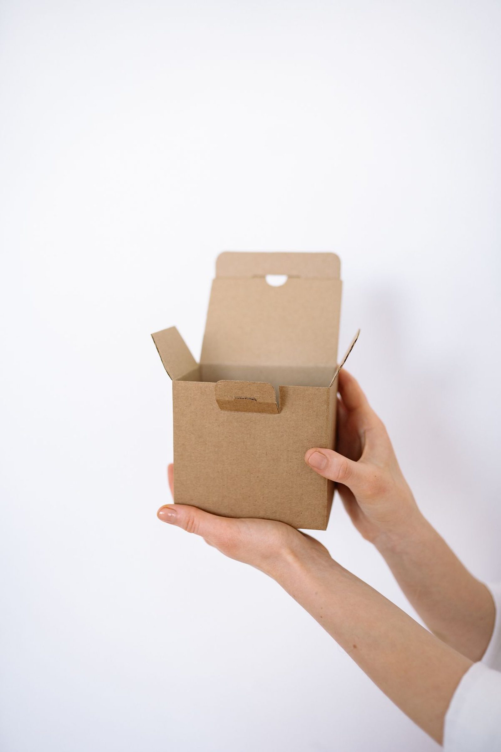 Kiện hàng mua hộ Mỹ đóng gói chuẩn bị gửi về Việt Nam